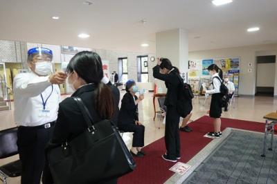 検温と体調チェック