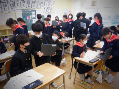 ６年生が５年生へ英語で紹介