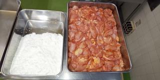 下味をつけてよくもみこみます