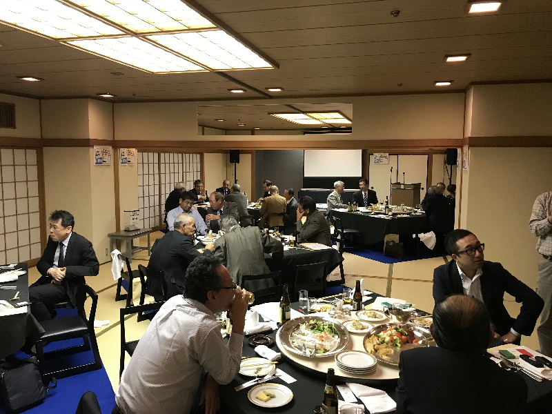 懇親会の様子