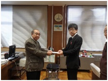 弓道部への激励費贈呈