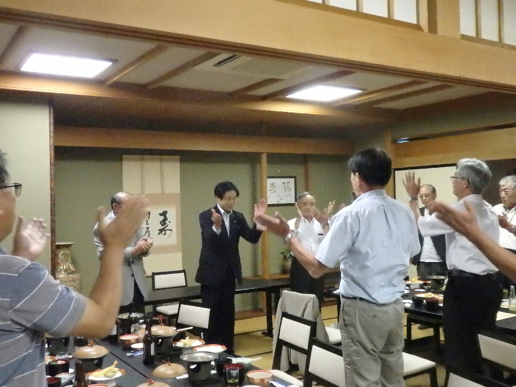 長崎副会長の一本締めにて閉会