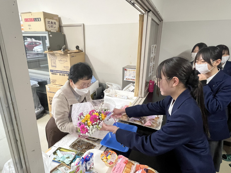 お礼の花束贈呈