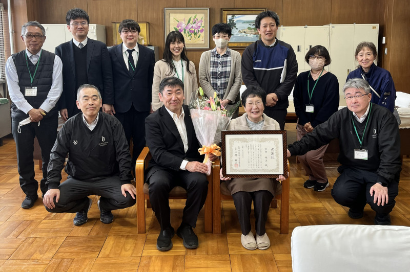 校長室で記念撮影