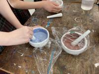 材料を混ぜます