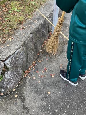 掃いても掃いてもまだあります