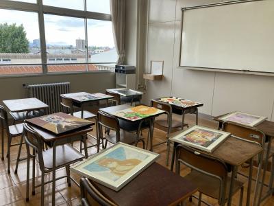 教室に並べた完成作品