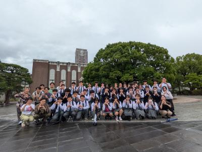 最後は京大のシンボルである時計台前で集合写真