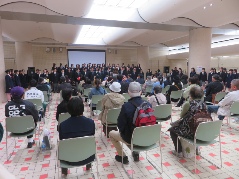 地下もてなし広場にて