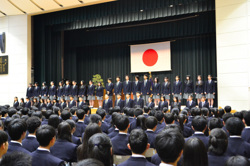 入学式で校歌と明日のＩを披露