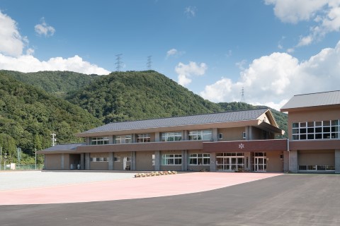 河内小新校舎外観