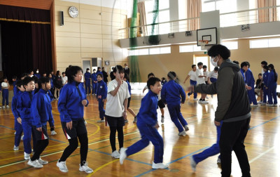 なわとび８の字４年