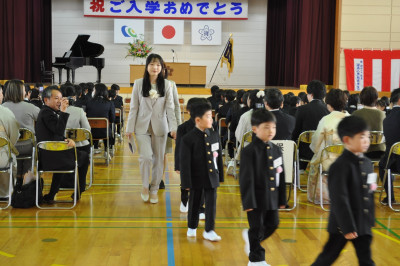 ８