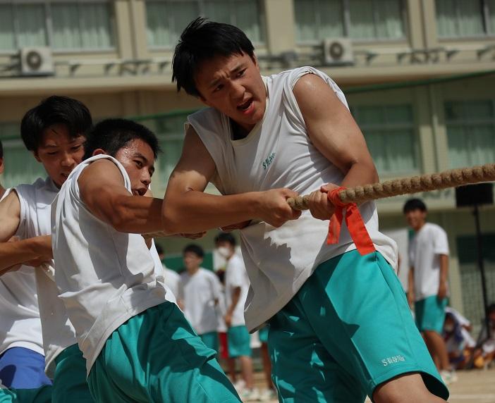 「男の戦い」３年デザイン科北島咲耶