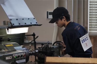 作業中の沖くん