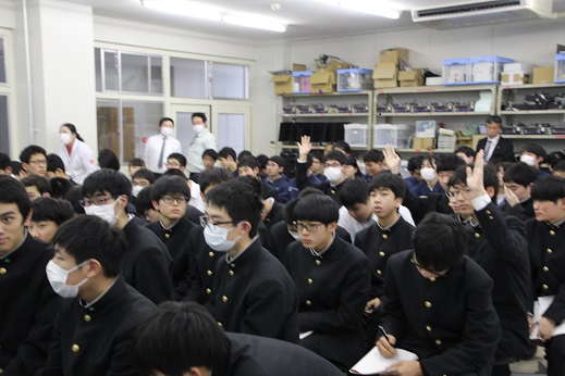 質問する下級生達