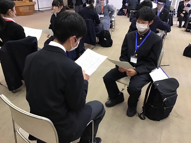 ペアで練習する県工生