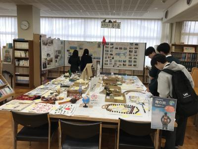 珍しい品々に思わず見入ってしまう&hellip;