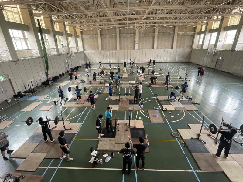 体育館に23面もプラットを敷き詰めて 体育館に23面もプラットを敷き詰めて