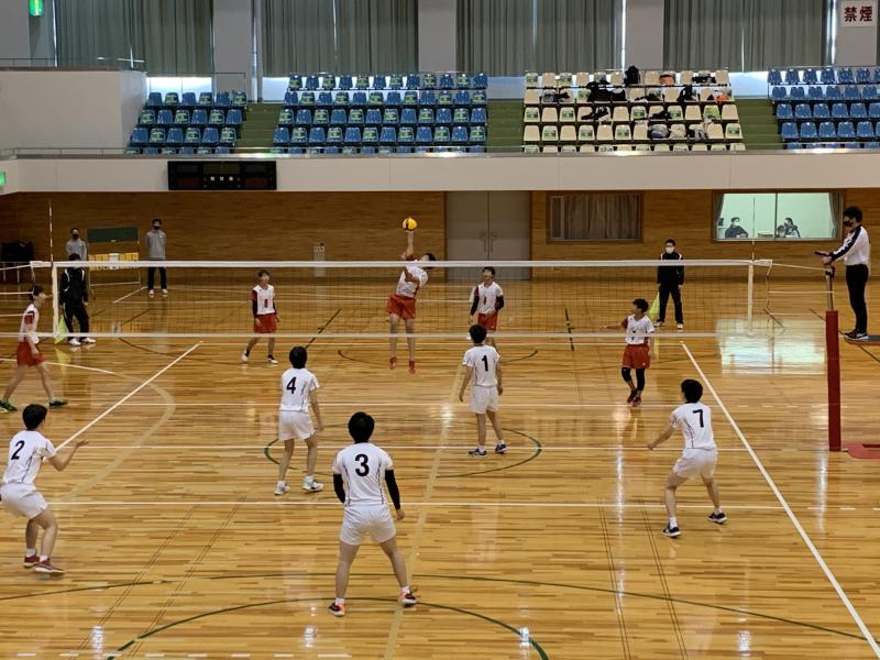 新人大会は二水高校に1ー2で惜しくも負けました。2セット目はみんな頑張ってました。