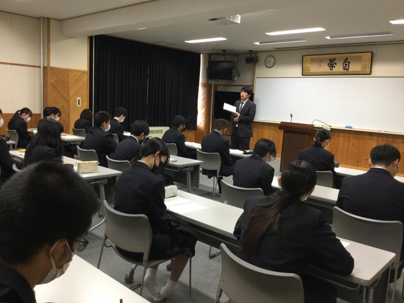 教務課長から成績についての説明