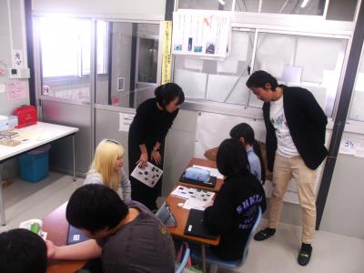 人, 屋内, グループ, 民衆 が含まれている画像

AI 生成コンテンツは誤りを含む可能性があります。