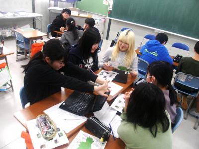 ノートパソコンで作業をしている人たち

AI 生成コンテンツは誤りを含む可能性があります。