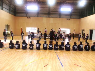 ホールにいる人たち

AI 生成コンテンツは誤りを含む可能性があります。