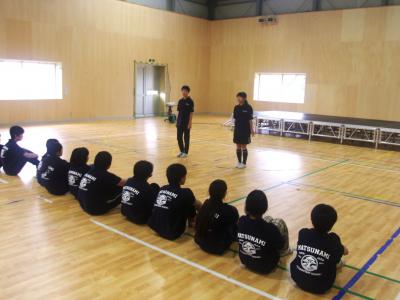 床, 屋内, 部屋, 立つ が含まれている画像

AI 生成コンテンツは誤りを含む可能性があります。