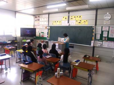 屋内, 天井, テーブル, 部屋 が含まれている画像

AI 生成コンテンツは誤りを含む可能性があります。