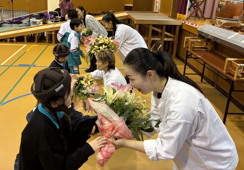 お礼の花束渡し