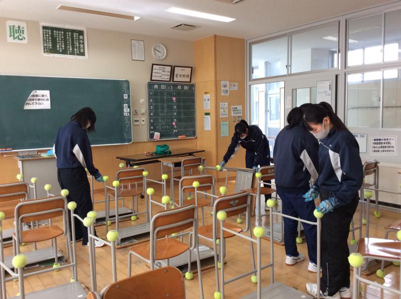 テニスボールにも結構ほこりがたまるね。