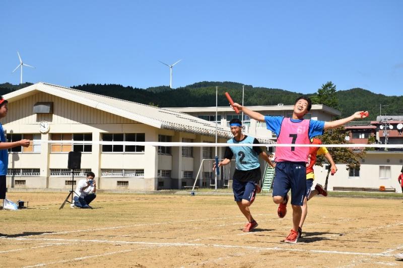 団対抗リレーの様子