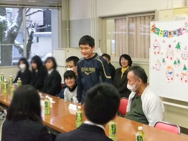 舎生を代表して御礼の気持ちを伝えている小学部舎生