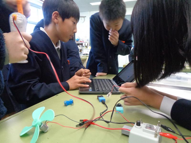 グループでどんなプログラムにするか話合い中