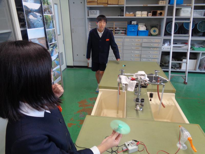 ブロックの前を通ると、人感ブロック（センサー）が反応して･･･