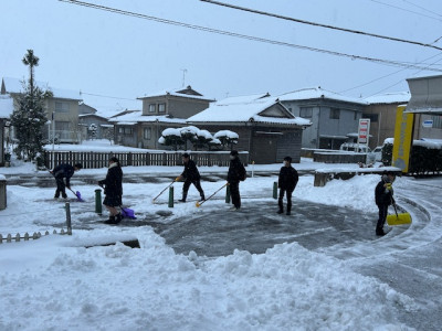 朝の除雪風景