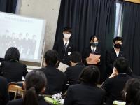 口頭での発表をする様子