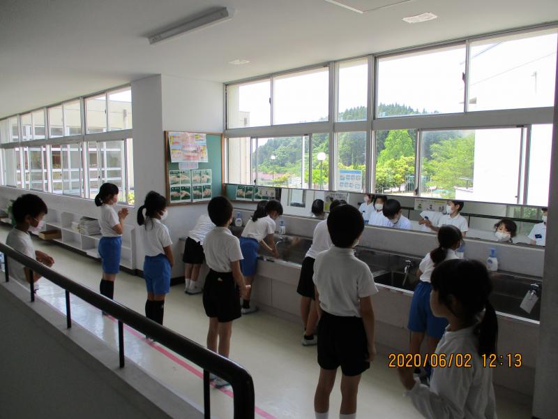 給食前の手洗い