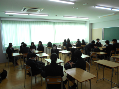 グループで親睦を深めている様子