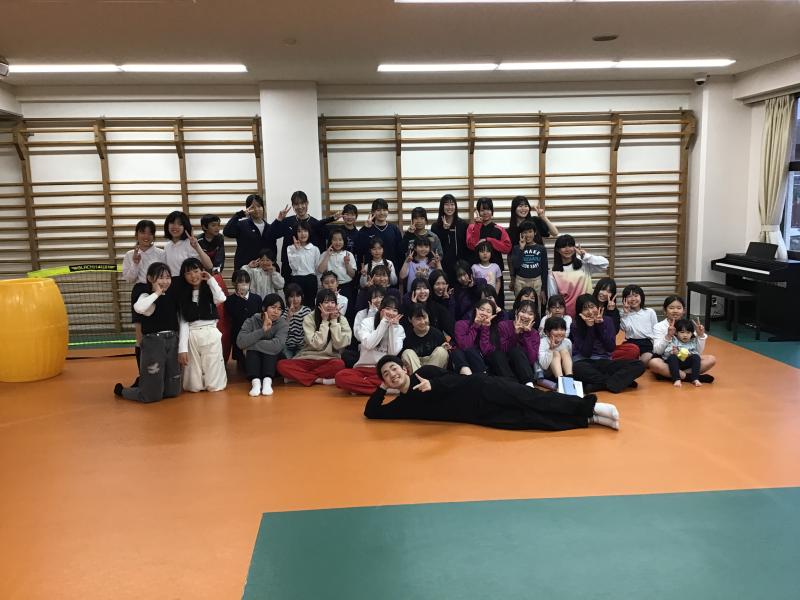 小立野児童館に来館した子どもたちとの集合写真