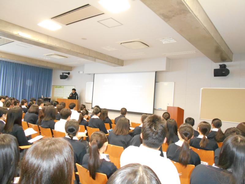 1年生の説明会の様子 1年生の説明会の様子