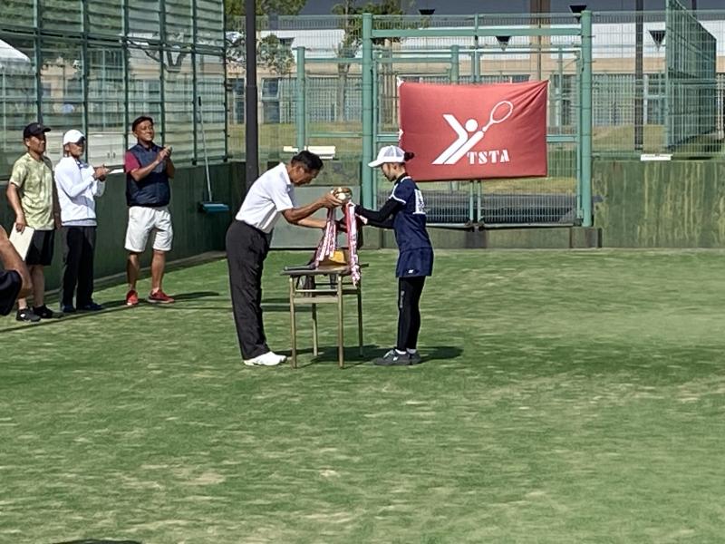 章典返還を行う矢﨑琉夏選手（２年）