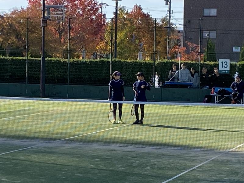 試合前の打合せを行う辺井ひなた選手（２年）・中村優生選手（１年）