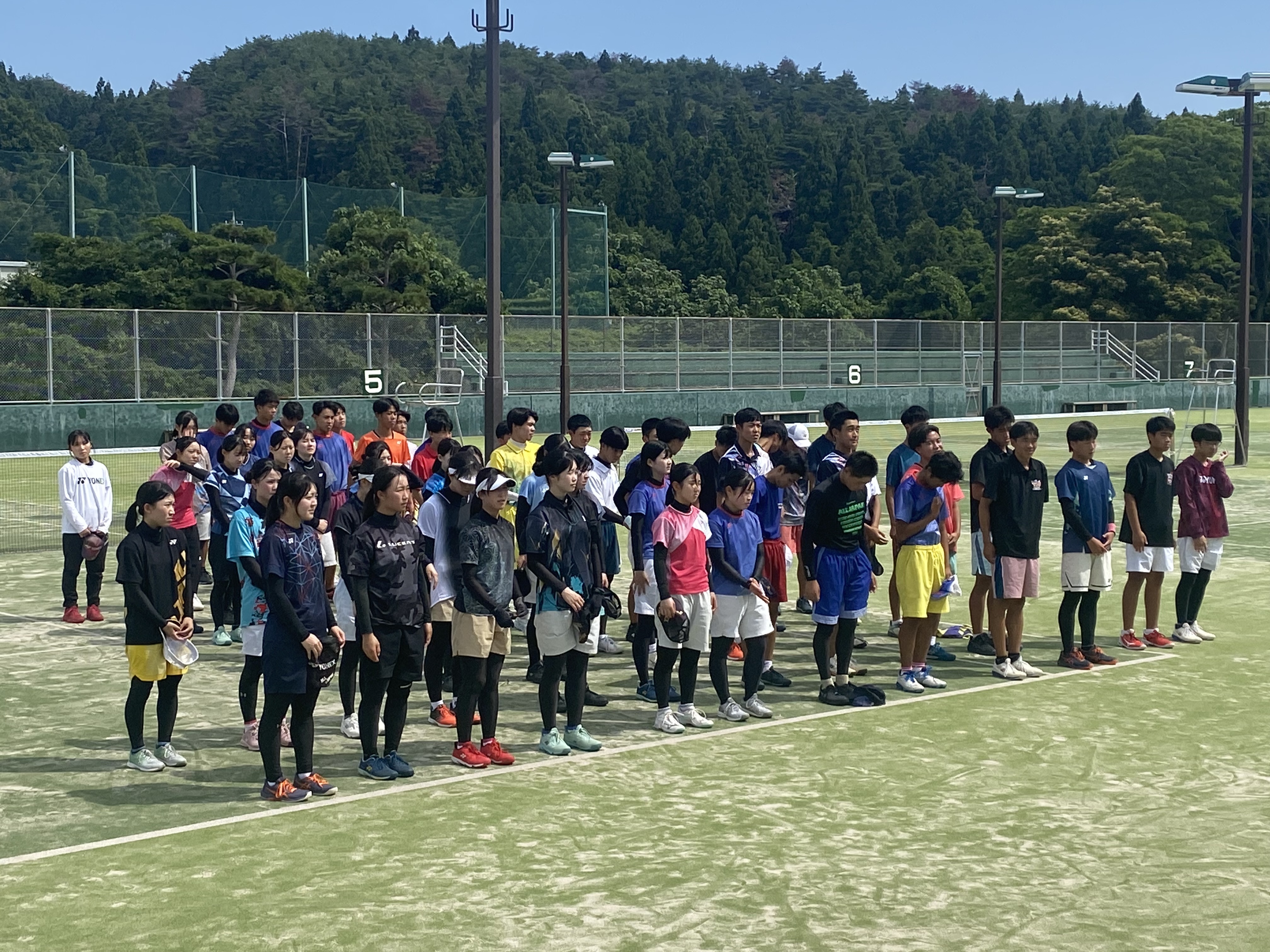 開会式に臨む選手たち