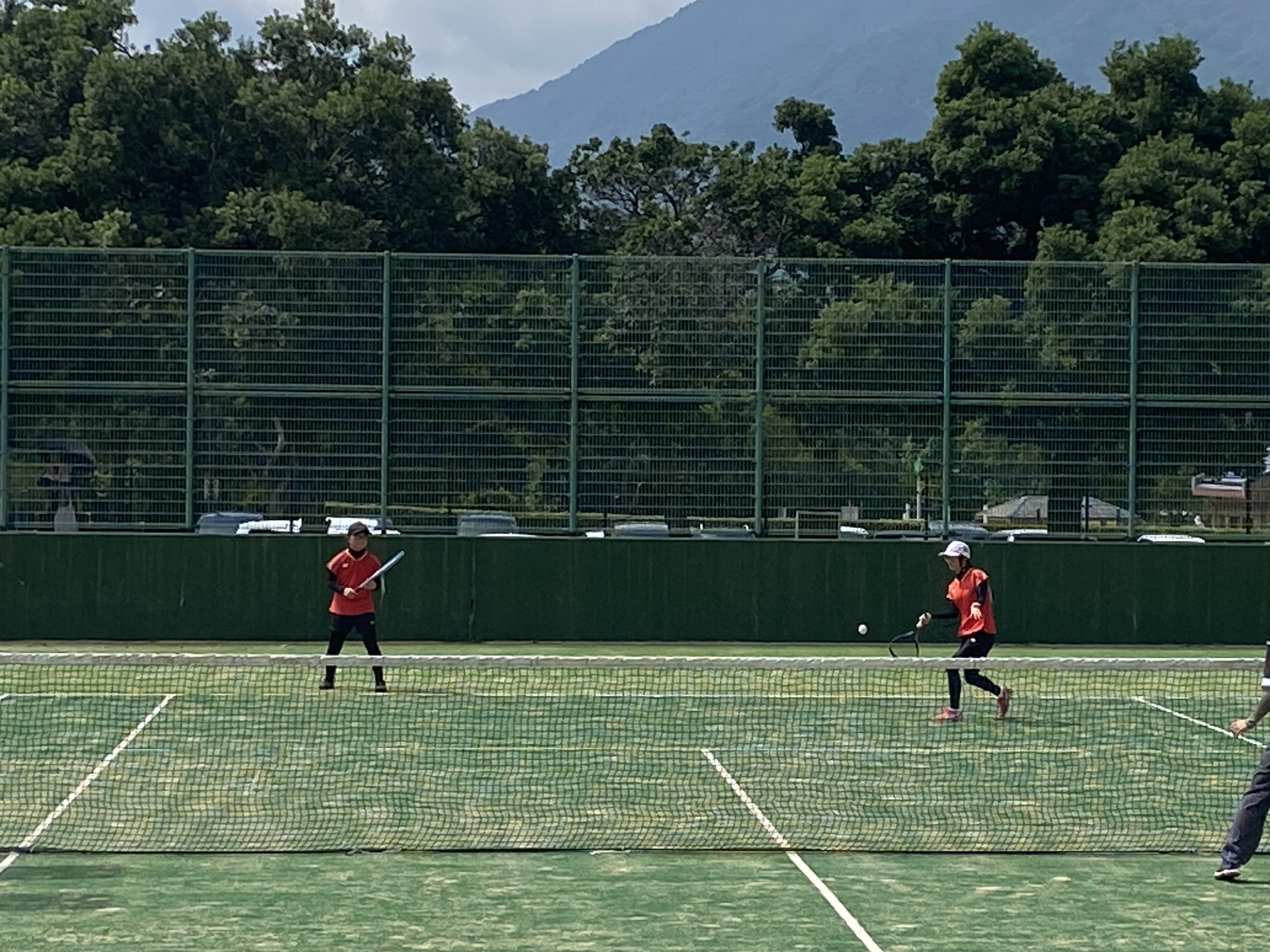 試合に挑む齊田・北方ペア（いずれも１年）