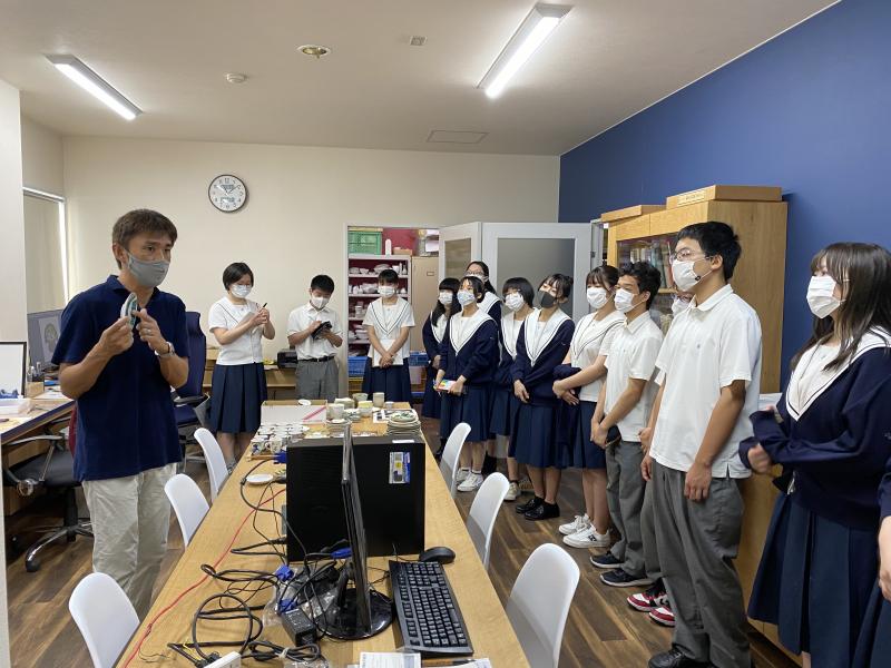 デザイン企画室にて社長の北野さんから説明を受ける