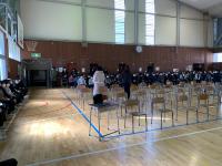 6年生の退場後、6年担任の先生が、5年生に感謝の気持ちを伝えました。