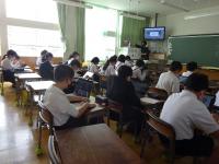 アニメ・マンガクラブ　インターネットの画像をお手本に、イラストをかいています