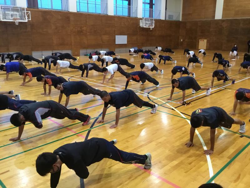 体幹を意識した腕立て伏せ変化形